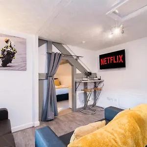 beautiful-apartment-free-parking-fast-wifi.hotelsin-nottingham.com/