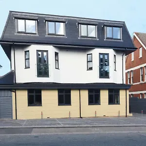 luxury-3-bedroom-apartment-near-bournemouth-beach-poole.tophotelsbath.com/